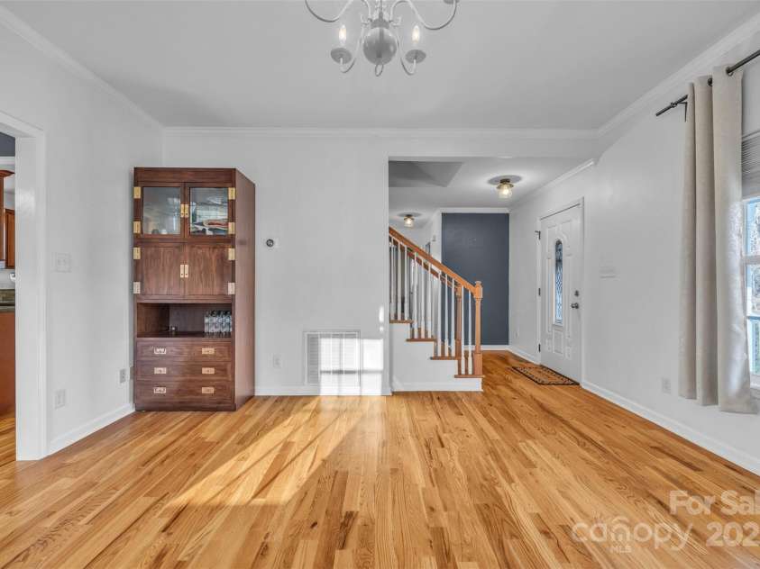 312 Oak Knoll, Hildebran, NC 28637.  MLS# CAR4325397, YatesRealty ID 16393. Living Room