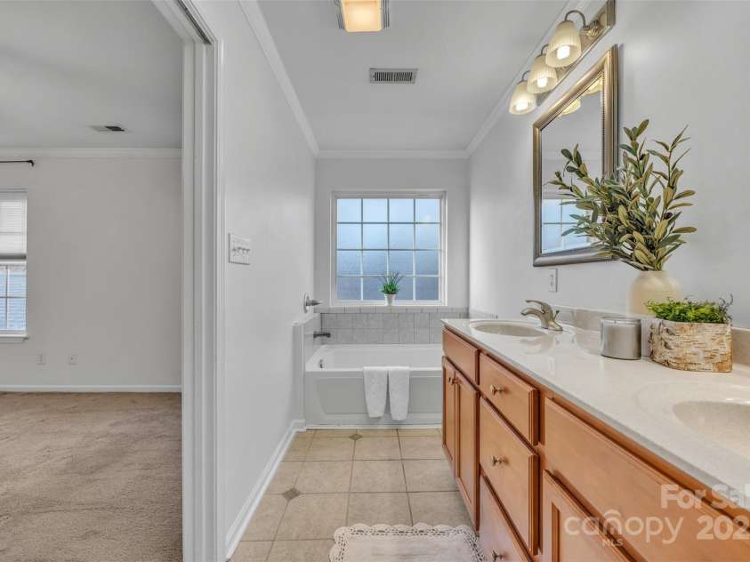 312 Oak Knoll, Hildebran, NC 28637.  MLS# CAR4325397, YatesRealty ID 16393. Primary Bath with double vanity, soaking tub and separate shower
