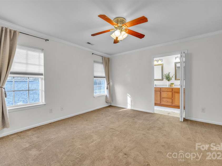 312 Oak Knoll, Hildebran, NC 28637.  MLS# CAR4325397, YatesRealty ID 16393. Primary Bedroom