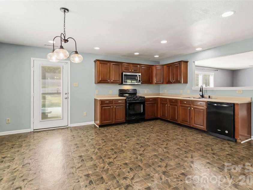 3900 Shasta Circle, Clover, SC 29710.  MLS# CAR4371511, YatesRealty ID 16394. 