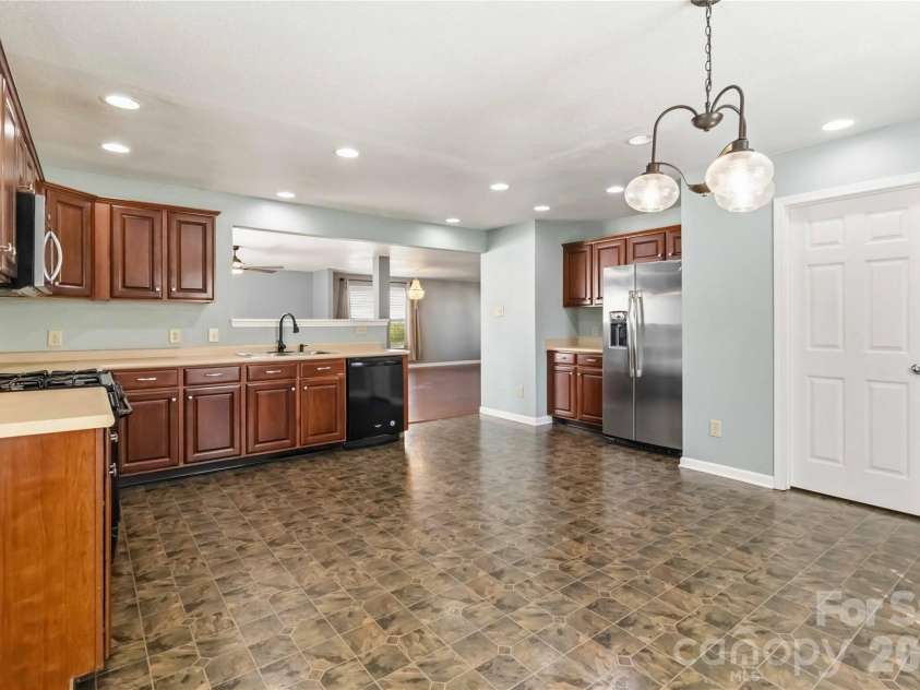 3900 Shasta Circle, Clover, SC 29710.  MLS# CAR4371511, YatesRealty ID 16394. 