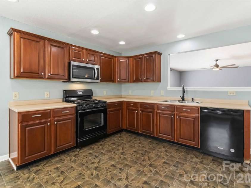 3900 Shasta Circle, Clover, SC 29710.  MLS# CAR4371511, YatesRealty ID 16394. 