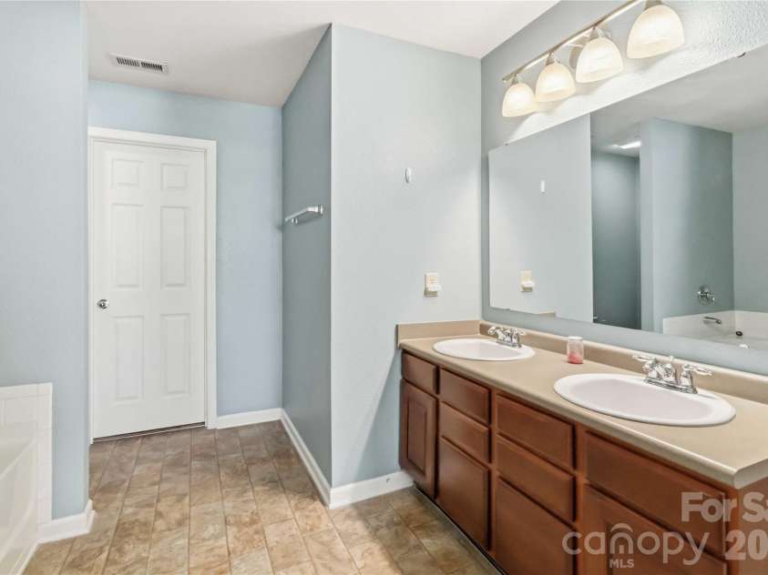 3900 Shasta Circle, Clover, SC 29710.  MLS# CAR4371511, YatesRealty ID 16394. 
