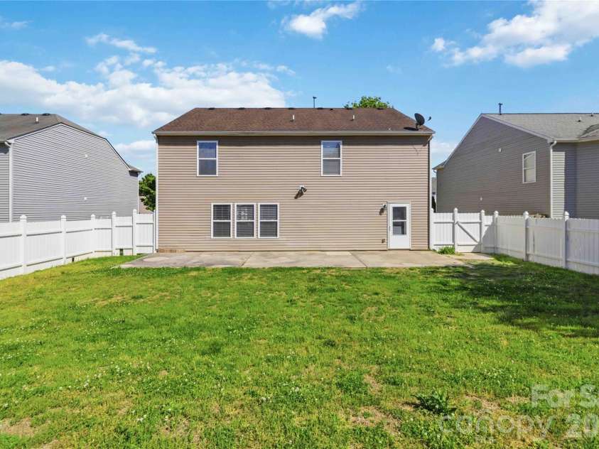 3900 Shasta Circle, Clover, SC 29710.  MLS# CAR4371511, YatesRealty ID 16394. 