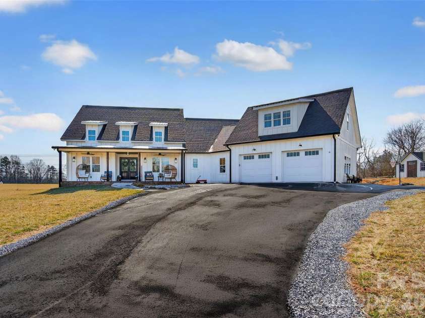 115 Pondview Drive, Nebo, NC 28761.  MLS# CAR4341984, YatesRealty ID 16395. 