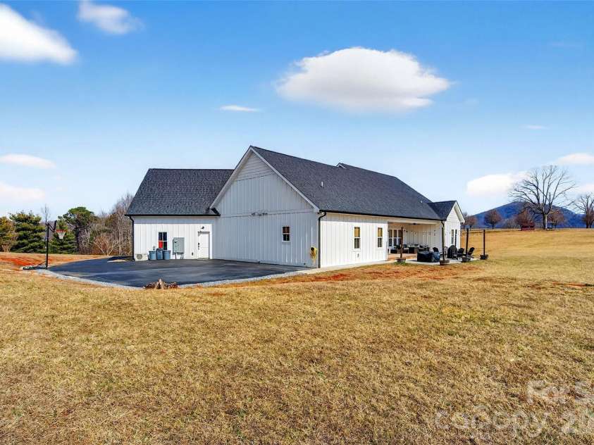 115 Pondview Drive, Nebo, NC 28761.  MLS# CAR4341984, YatesRealty ID 16395. 