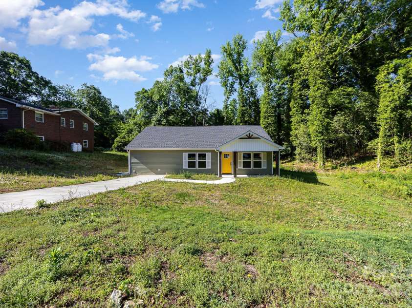 611 Fernwood Drive, Albemarle, NC 28001.  MLS# CAR4254448, YatesRealty ID 16396. 