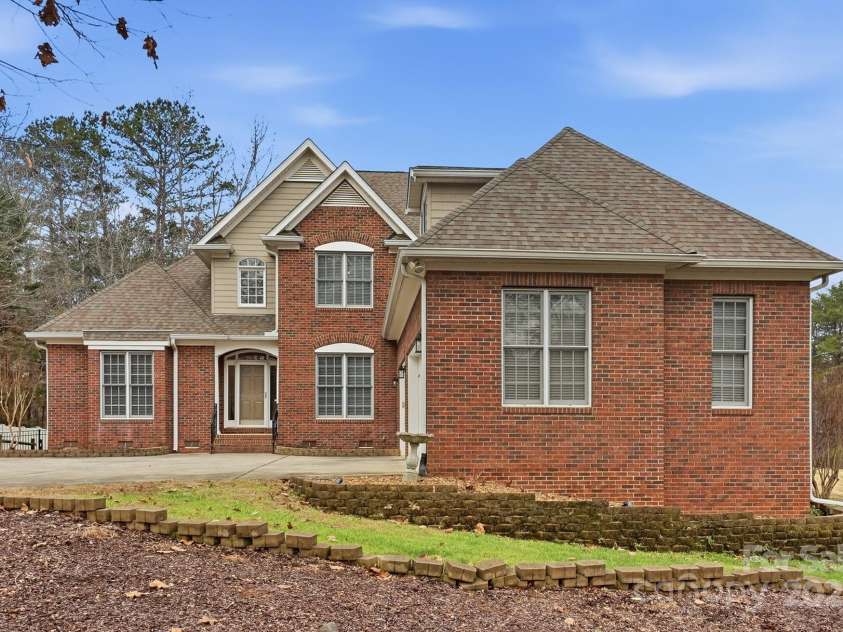 1427 Doe Ridge Lane, Fort Mill, SC 29715.  MLS# CAR4329491, YatesRealty ID 16397. 