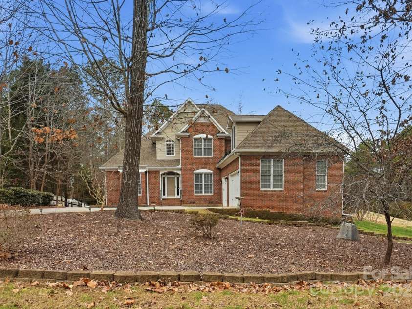 1427 Doe Ridge Lane, Fort Mill, SC 29715.  MLS# CAR4329491, YatesRealty ID 16397. 