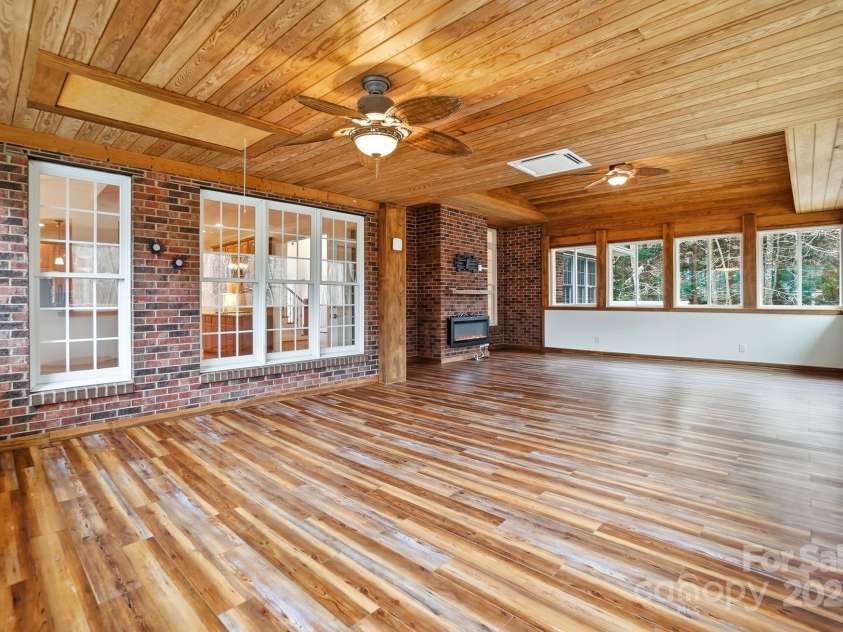 1427 Doe Ridge Lane, Fort Mill, SC 29715.  MLS# CAR4329491, YatesRealty ID 16397. 