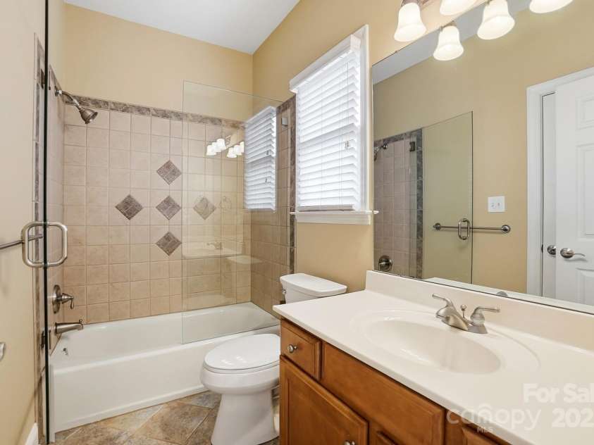 1427 Doe Ridge Lane, Fort Mill, SC 29715.  MLS# CAR4329491, YatesRealty ID 16397. 