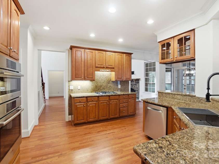 1427 Doe Ridge Lane, Fort Mill, SC 29715.  MLS# CAR4329491, YatesRealty ID 16397. Kitchen