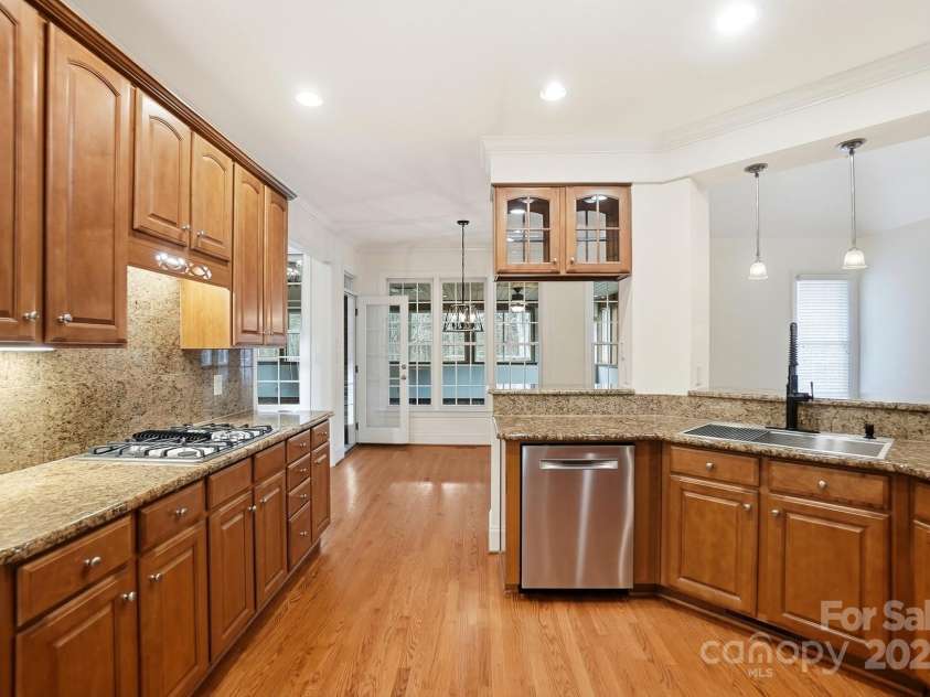 1427 Doe Ridge Lane, Fort Mill, SC 29715.  MLS# CAR4329491, YatesRealty ID 16397. Kitchen