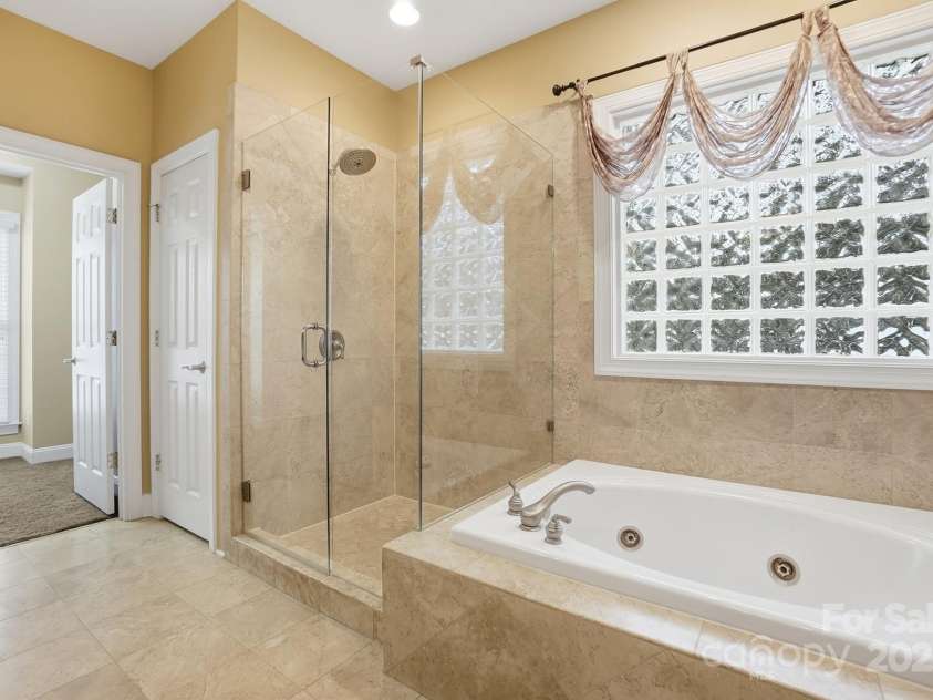 1427 Doe Ridge Lane, Fort Mill, SC 29715.  MLS# CAR4329491, YatesRealty ID 16397. Master