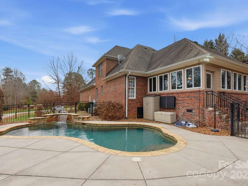 1427 Doe Ridge Lane, Fort Mill, SC 29715.  MLS# CAR4329491, YatesRealty ID 16397. Pool area