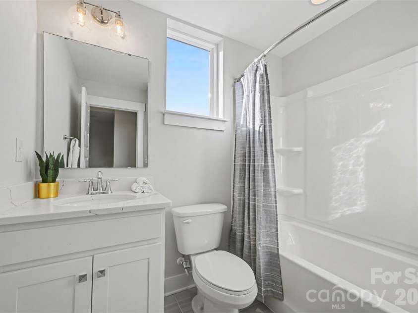2128 Electric Lane, Charlotte, NC 28205.  MLS# CAR4357927, YatesRealty ID 16399. 3rd level full bath