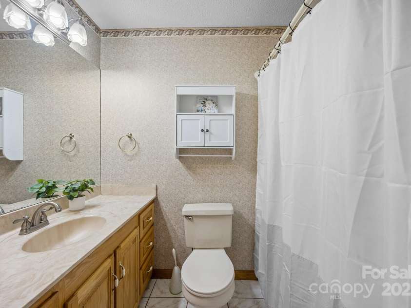 35 Clayton Drive, Weaverville, NC 28787.  MLS# CAR4199794, YatesRealty ID 16399. 2nd Bathroom