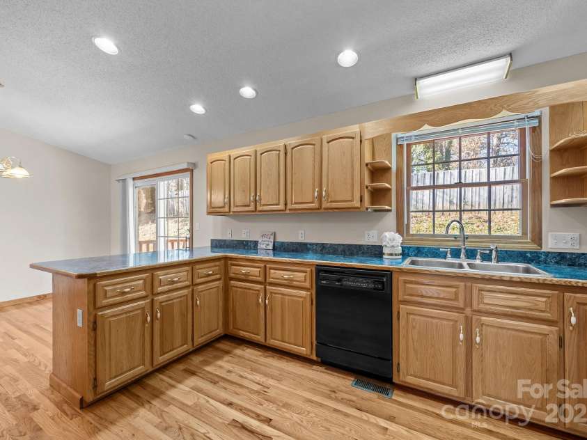 35 Clayton Drive, Weaverville, NC 28787.  MLS# CAR4199794, YatesRealty ID 16399. 