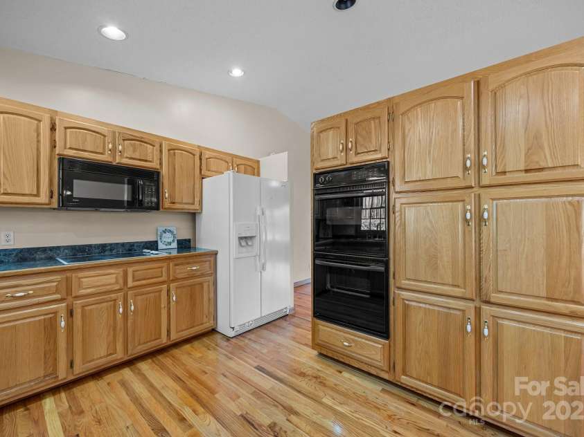 35 Clayton Drive, Weaverville, NC 28787.  MLS# CAR4199794, YatesRealty ID 16399. 