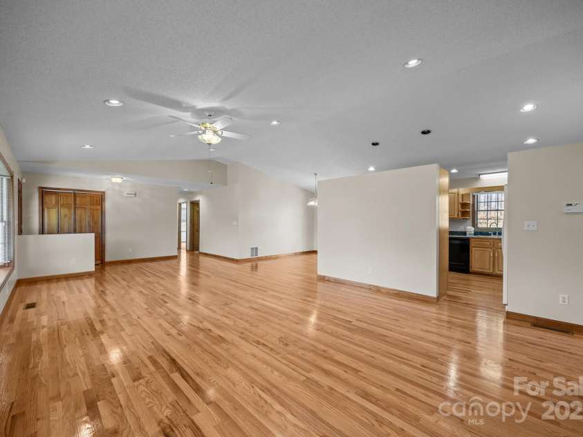 35 Clayton Drive, Weaverville, NC 28787.  MLS# CAR4199794, YatesRealty ID 16399. 