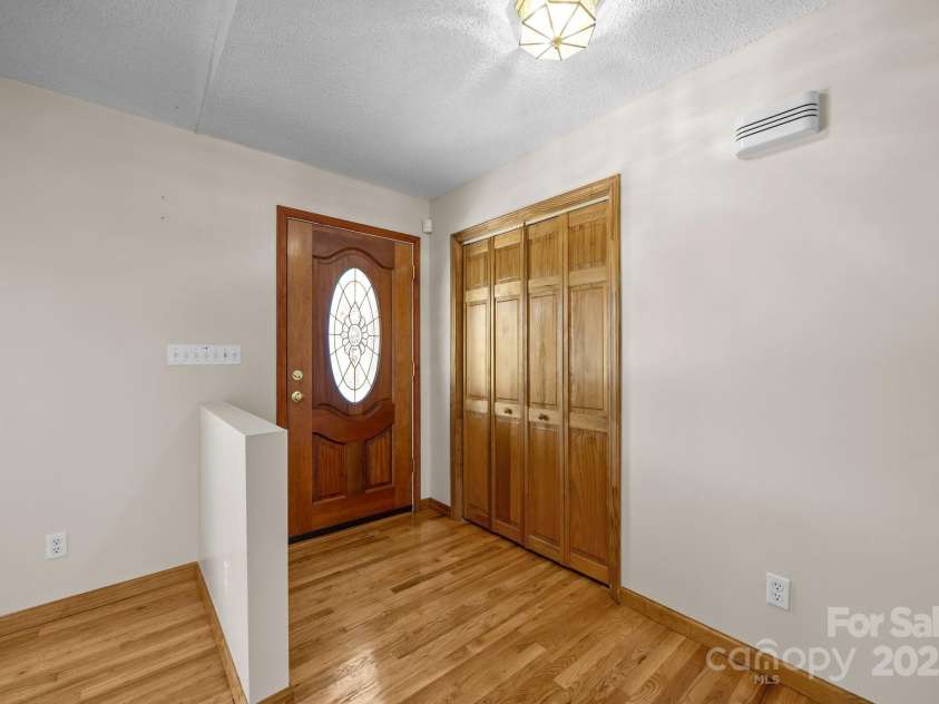 35 Clayton Drive, Weaverville, NC 28787.  MLS# CAR4199794, YatesRealty ID 16399. Entrance Foyer