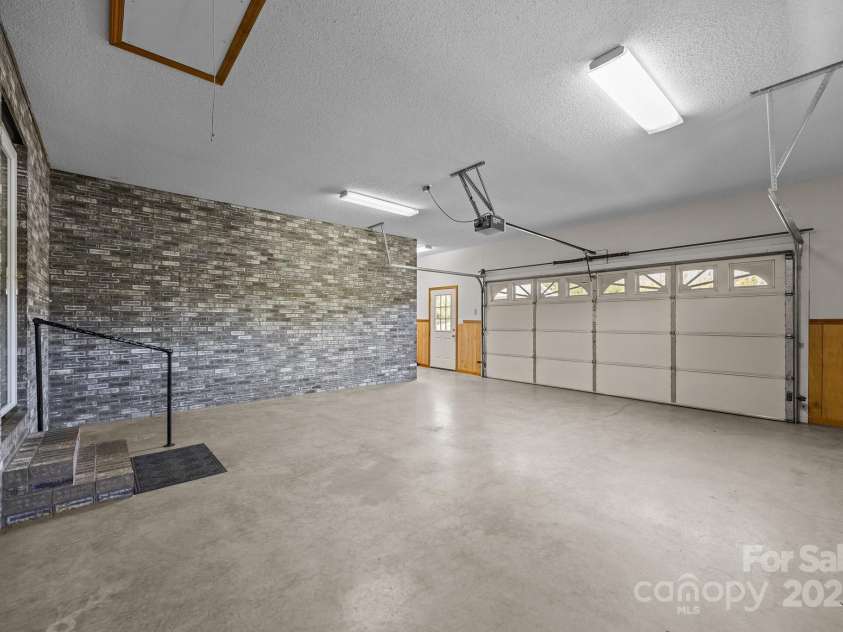 35 Clayton Drive, Weaverville, NC 28787.  MLS# CAR4199794, YatesRealty ID 16399. Large 2 car garage