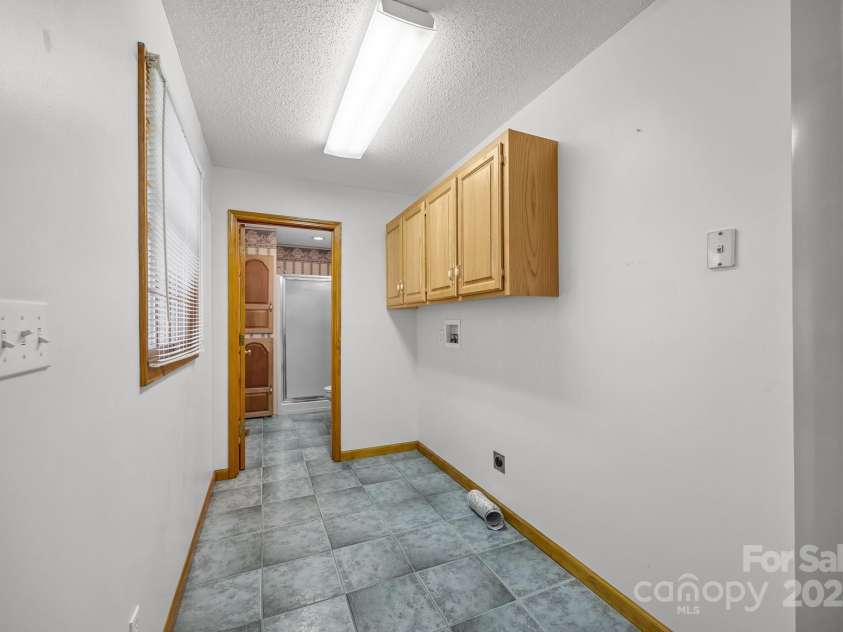 35 Clayton Drive, Weaverville, NC 28787.  MLS# CAR4199794, YatesRealty ID 16399. Mud/Laundry Room