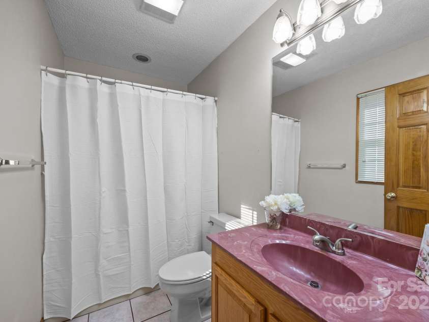 35 Clayton Drive, Weaverville, NC 28787.  MLS# CAR4199794, YatesRealty ID 16399. Primary Bathroom