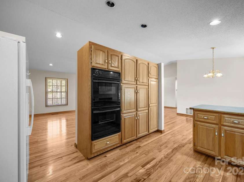 35 Clayton Drive, Weaverville, NC 28787.  MLS# CAR4199794, YatesRealty ID 16399. Tons of cabinets