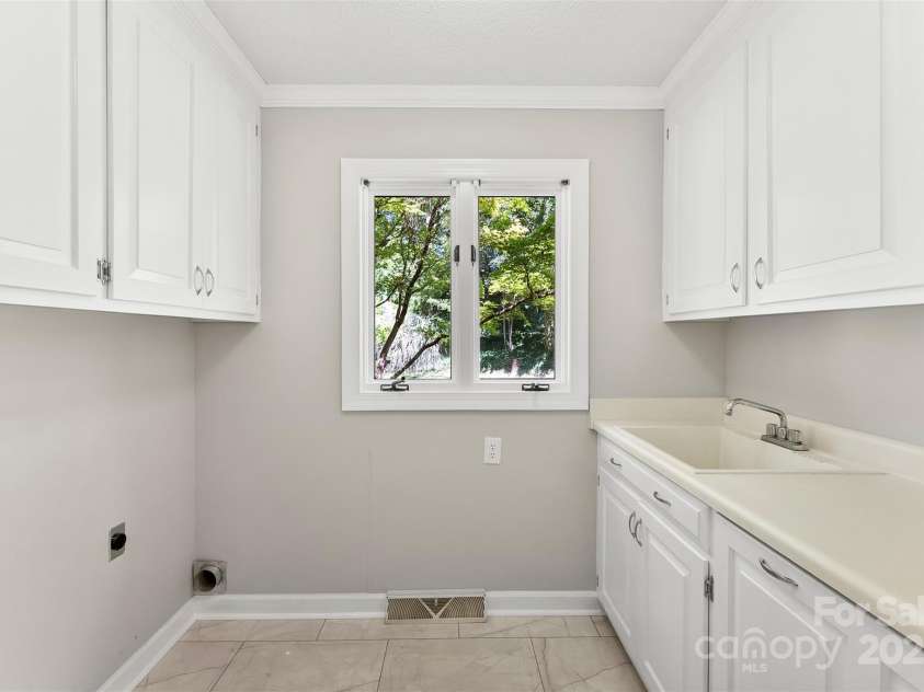 1505 Cansler Street, Kings Mountain, NC 28086.  MLS# CAR4310481, YatesRealty ID 164. 