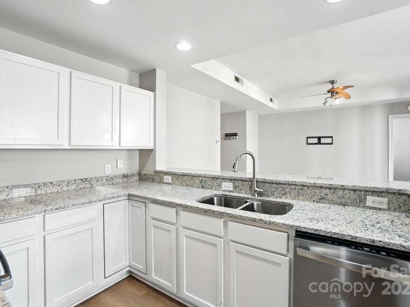 718 Trade Street, Charlotte, NC 28202.  MLS# CAR4308971, YatesRealty ID 164. 