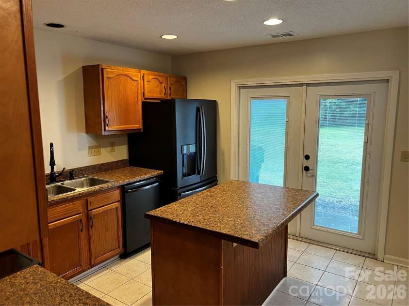 12705 Tucker Crossing Lane, Charlotte, NC 28273.  MLS# CAR4342132, YatesRealty ID 1640. Kitchen