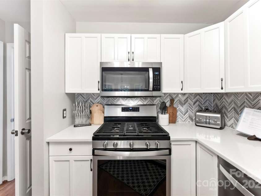 116 Oak Creek Drive, Charlotte, NC 28270.  MLS# CAR4263975, YatesRealty ID 16400. 