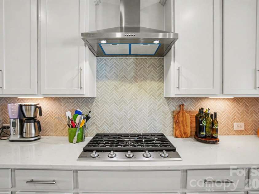 2647 Roseglen Lane, Indian Land, SC 29707.  MLS# CAR4315420, YatesRealty ID 16400. Gas cooktop with SS hood