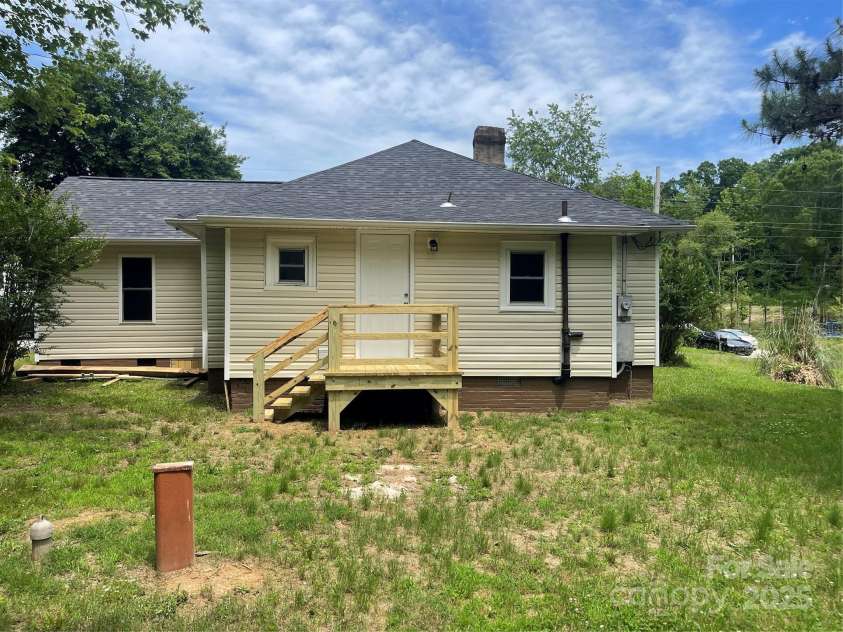 1327 Wiscassett Street, Albemarle, NC 28001.  MLS# CAR4260572, YatesRealty ID 16401. 