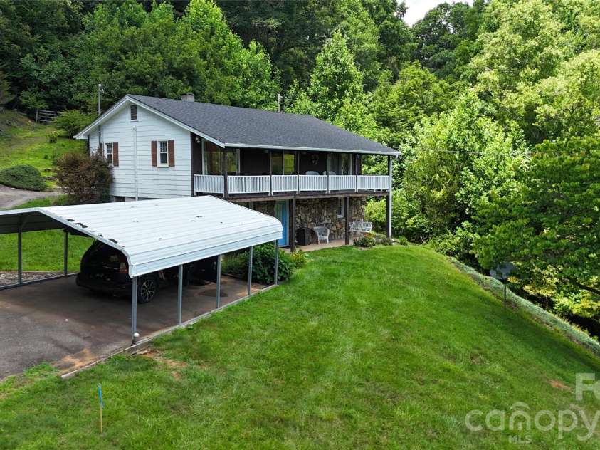 707 Lickskillet Road, Burnsville, NC 28714.  MLS# CAR4325739, YatesRealty ID 16401. 