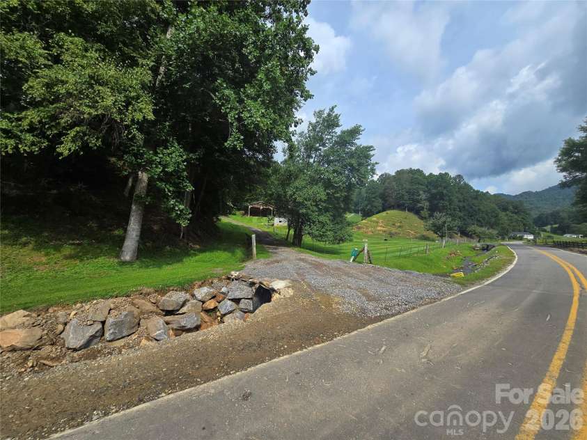 707 Lickskillet Road, Burnsville, NC 28714.  MLS# CAR4325739, YatesRealty ID 16401. 