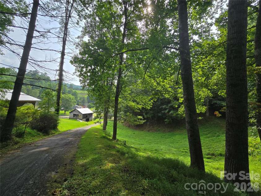 707 Lickskillet Road, Burnsville, NC 28714.  MLS# CAR4325739, YatesRealty ID 16401. 