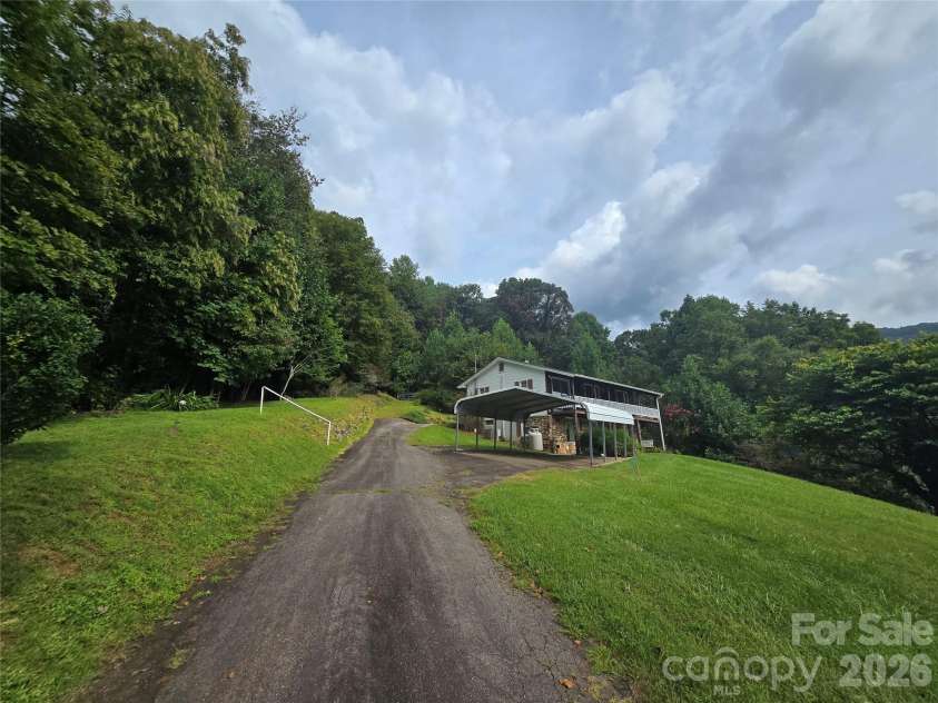 707 Lickskillet Road, Burnsville, NC 28714.  MLS# CAR4325739, YatesRealty ID 16401. 
