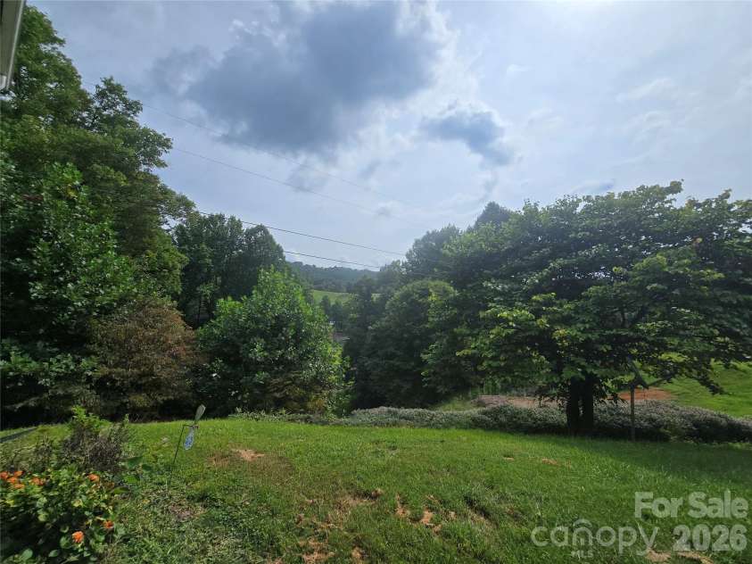 707 Lickskillet Road, Burnsville, NC 28714.  MLS# CAR4325739, YatesRealty ID 16401. 