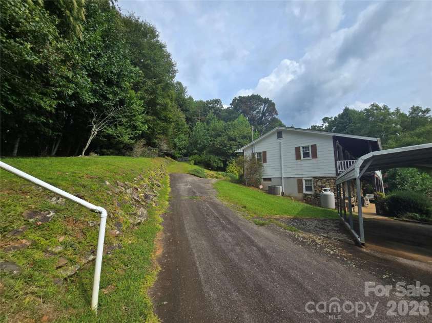 707 Lickskillet Road, Burnsville, NC 28714.  MLS# CAR4325739, YatesRealty ID 16401. 