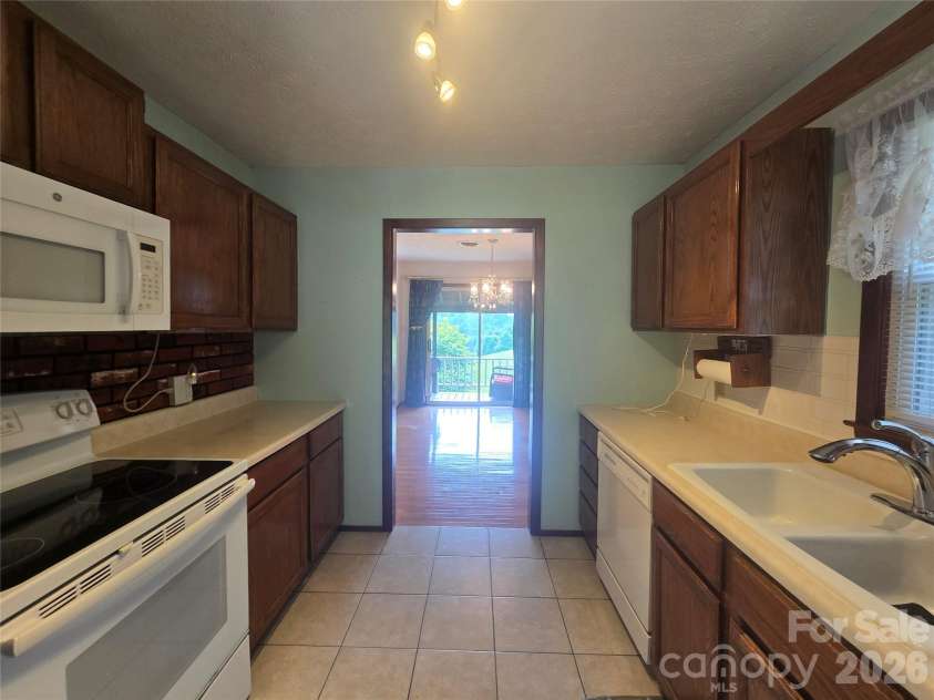 707 Lickskillet Road, Burnsville, NC 28714.  MLS# CAR4325739, YatesRealty ID 16401. 