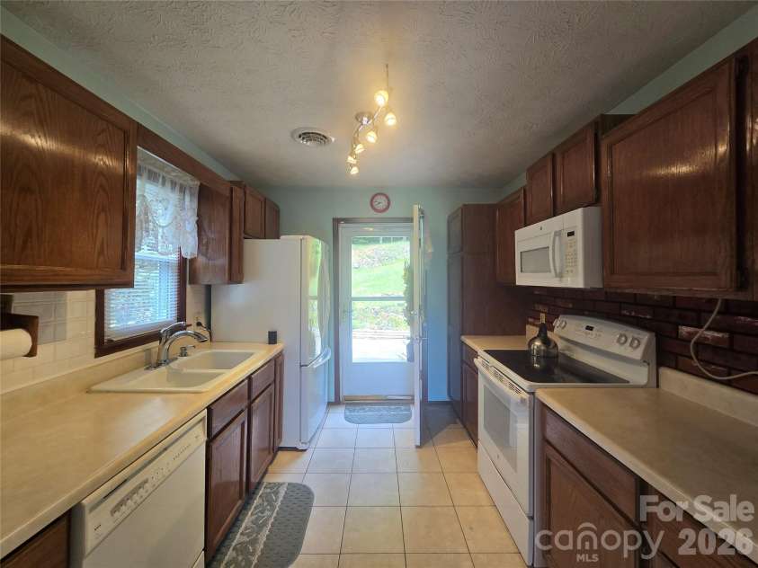 707 Lickskillet Road, Burnsville, NC 28714.  MLS# CAR4325739, YatesRealty ID 16401. 