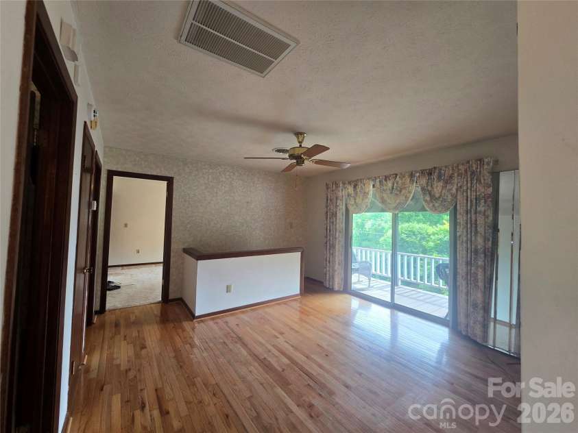 707 Lickskillet Road, Burnsville, NC 28714.  MLS# CAR4325739, YatesRealty ID 16401. 