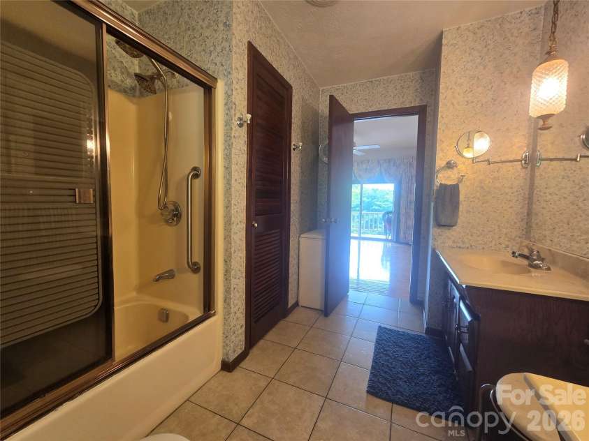 707 Lickskillet Road, Burnsville, NC 28714.  MLS# CAR4325739, YatesRealty ID 16401. 
