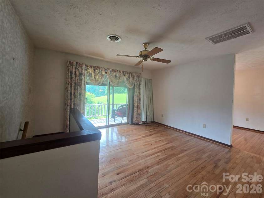707 Lickskillet Road, Burnsville, NC 28714.  MLS# CAR4325739, YatesRealty ID 16401. 
