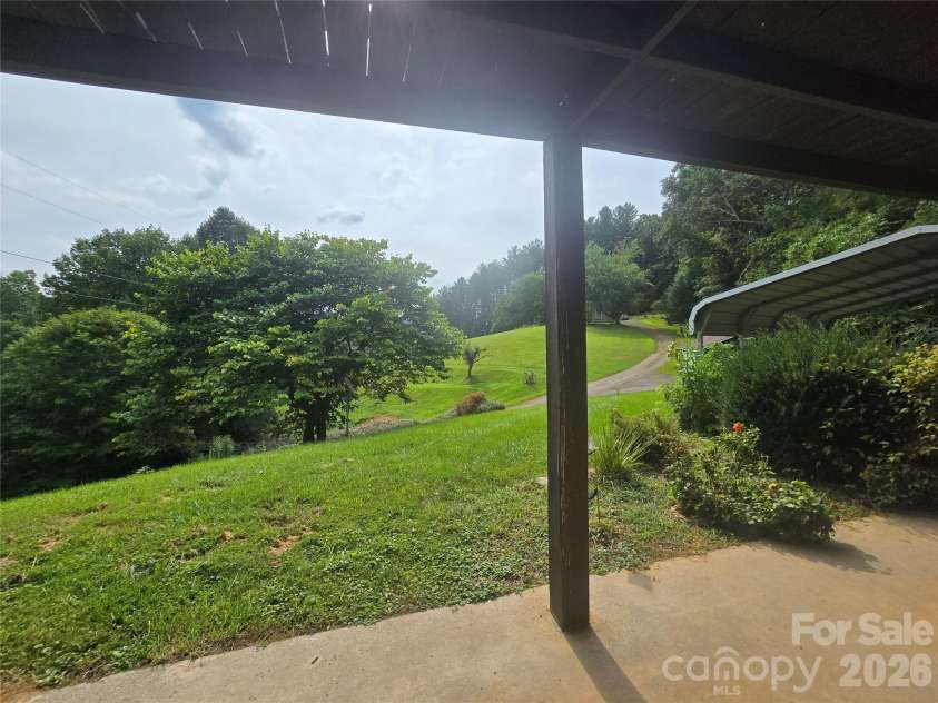 707 Lickskillet Road, Burnsville, NC 28714.  MLS# CAR4325739, YatesRealty ID 16401. 