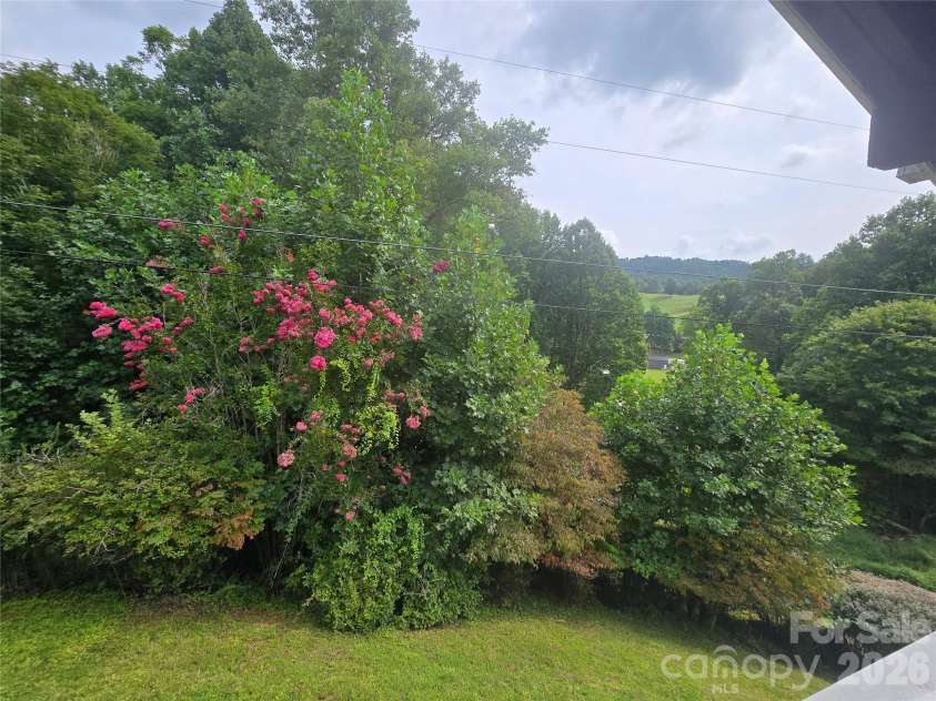 707 Lickskillet Road, Burnsville, NC 28714.  MLS# CAR4325739, YatesRealty ID 16401. 