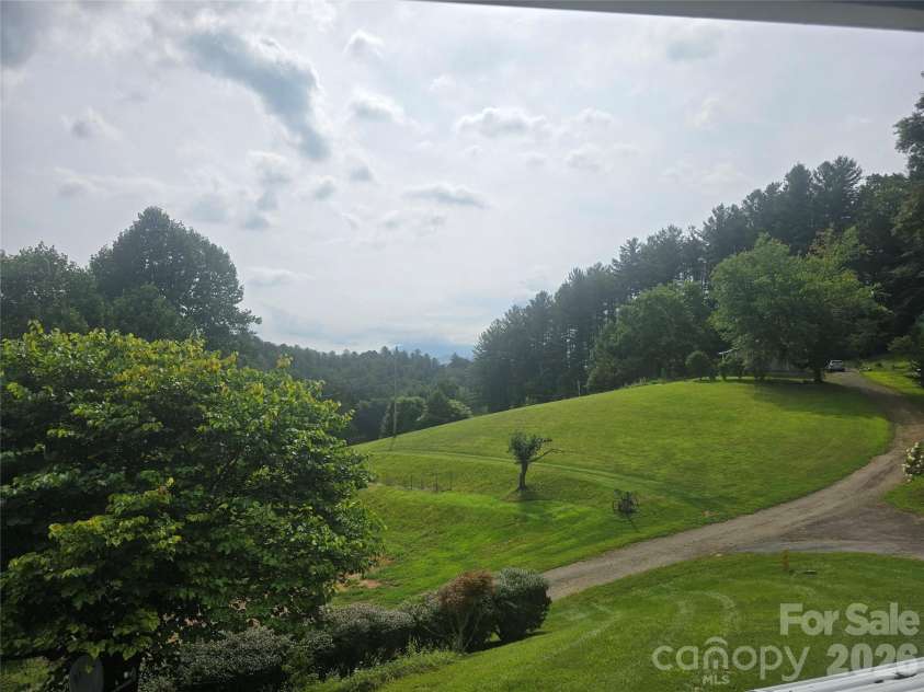 707 Lickskillet Road, Burnsville, NC 28714.  MLS# CAR4325739, YatesRealty ID 16401. 