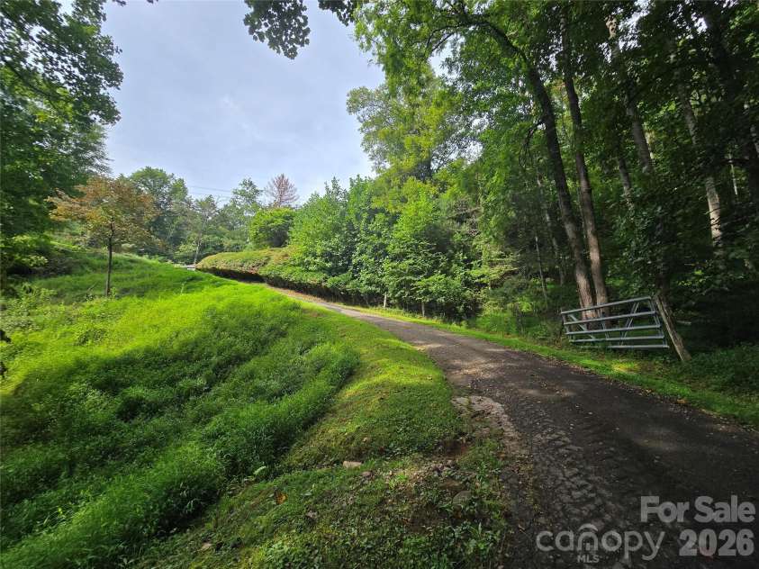 707 Lickskillet Road, Burnsville, NC 28714.  MLS# CAR4325739, YatesRealty ID 16401. 